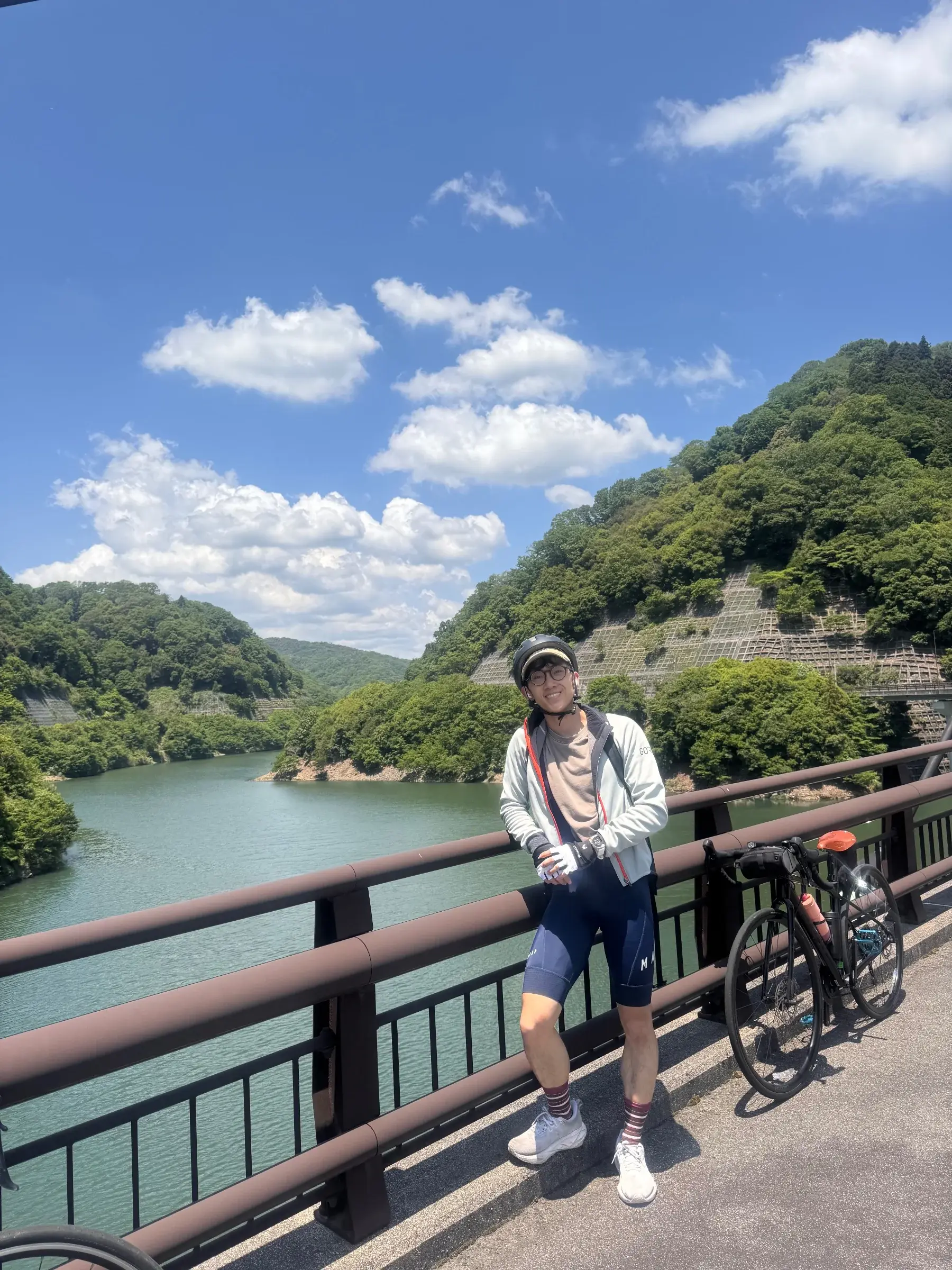 The lake at the top of the dam. Such clear water!