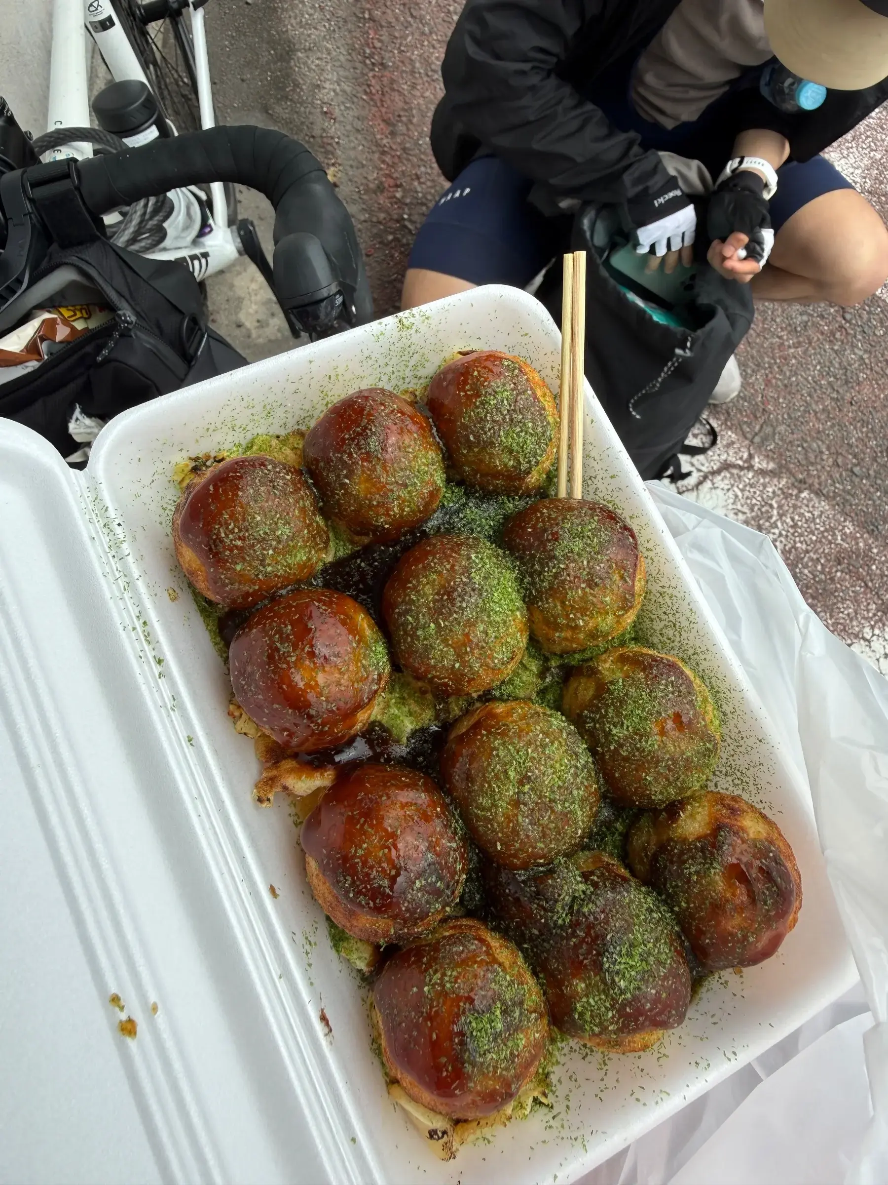 Impulsive takoyaki on the way to Matsuyama. The おばちゃん here was adorable