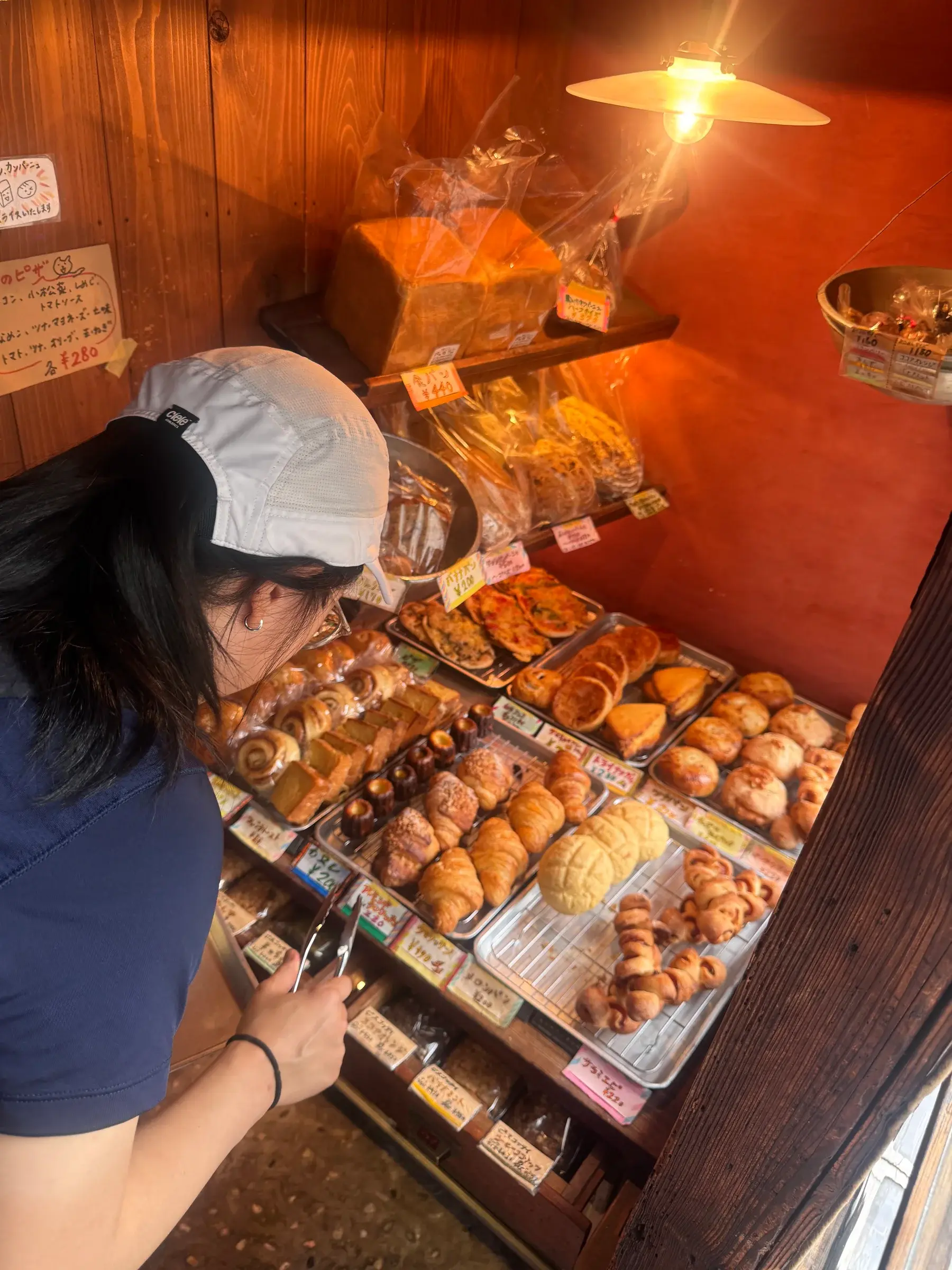 Cozy bakery in an unassuming nook